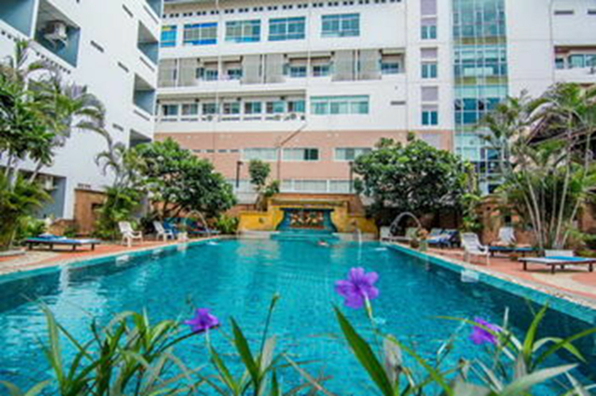 Sutus Court 2 Hotel Pattaya Exterior photo